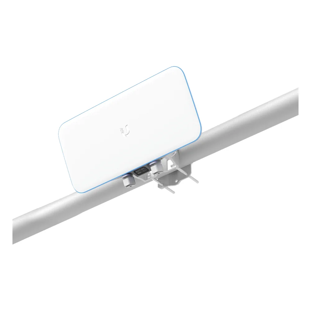 Access Point WiFi UniFi Base Station XG para exterior IP67, alto rendimiento en escenarios exigentes, tres radios 802.11ac Wave 2 MU-MIMO 4X4 /antenas de 90° y 50° con Beamforming, hasta 1500 usuarios, puerto de 10G / WiFi solo en 5 GHz