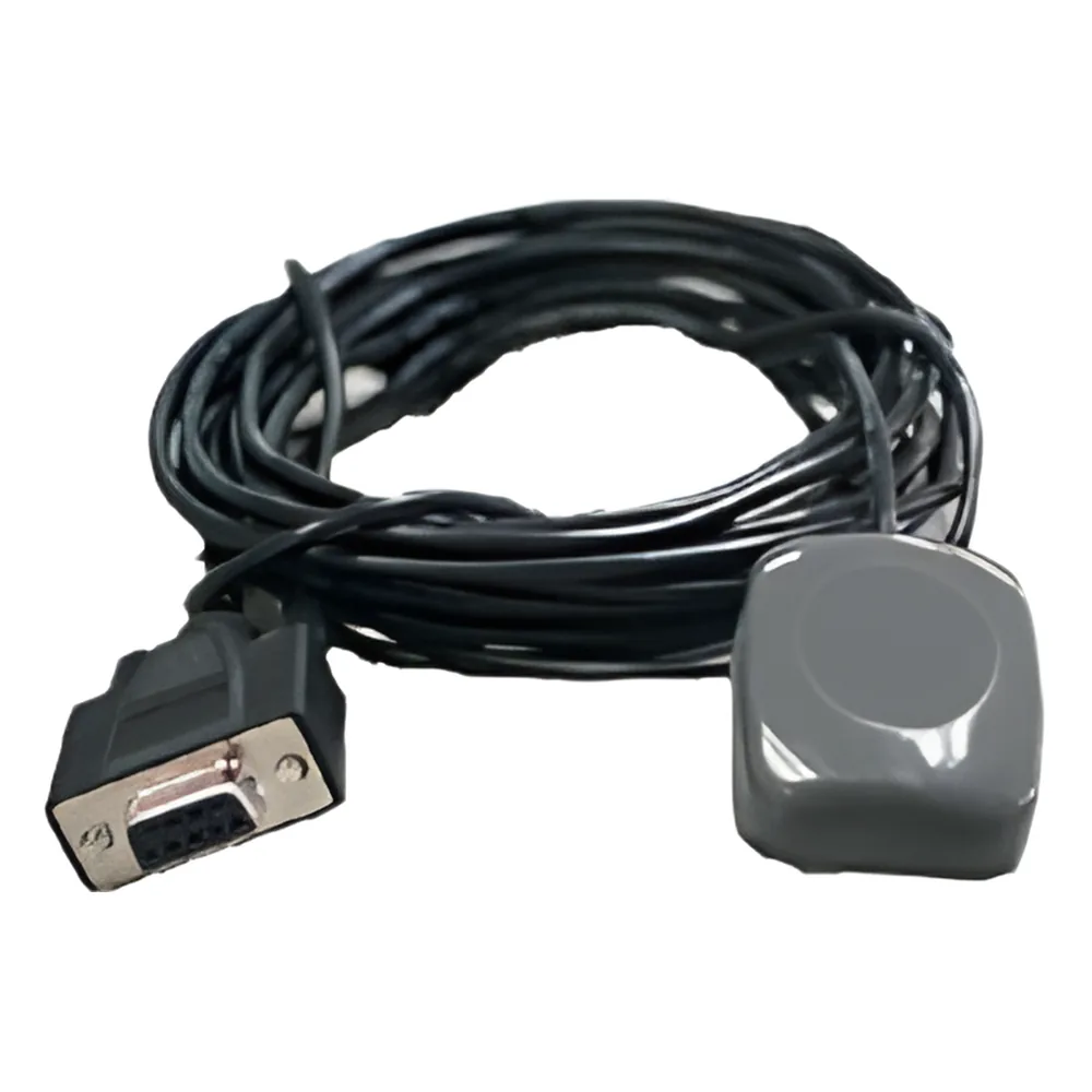 Combinación de Antena GPS y Receptor en un Sólo Componente, Incluyendo Cable y Conector RS-232 por Medio del Cual Proporciona Datos de Posicionamiento NMEA.