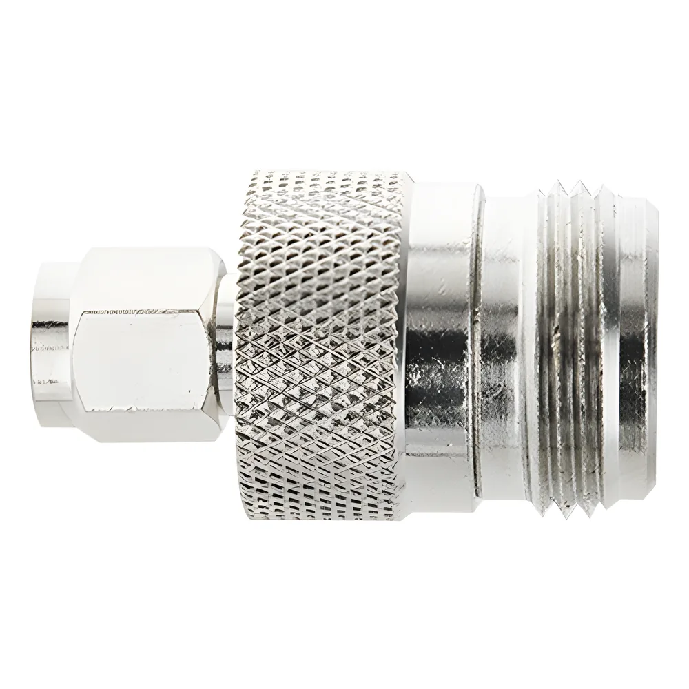 Adaptador en Linea de Conector SMA Macho a N Hembra.