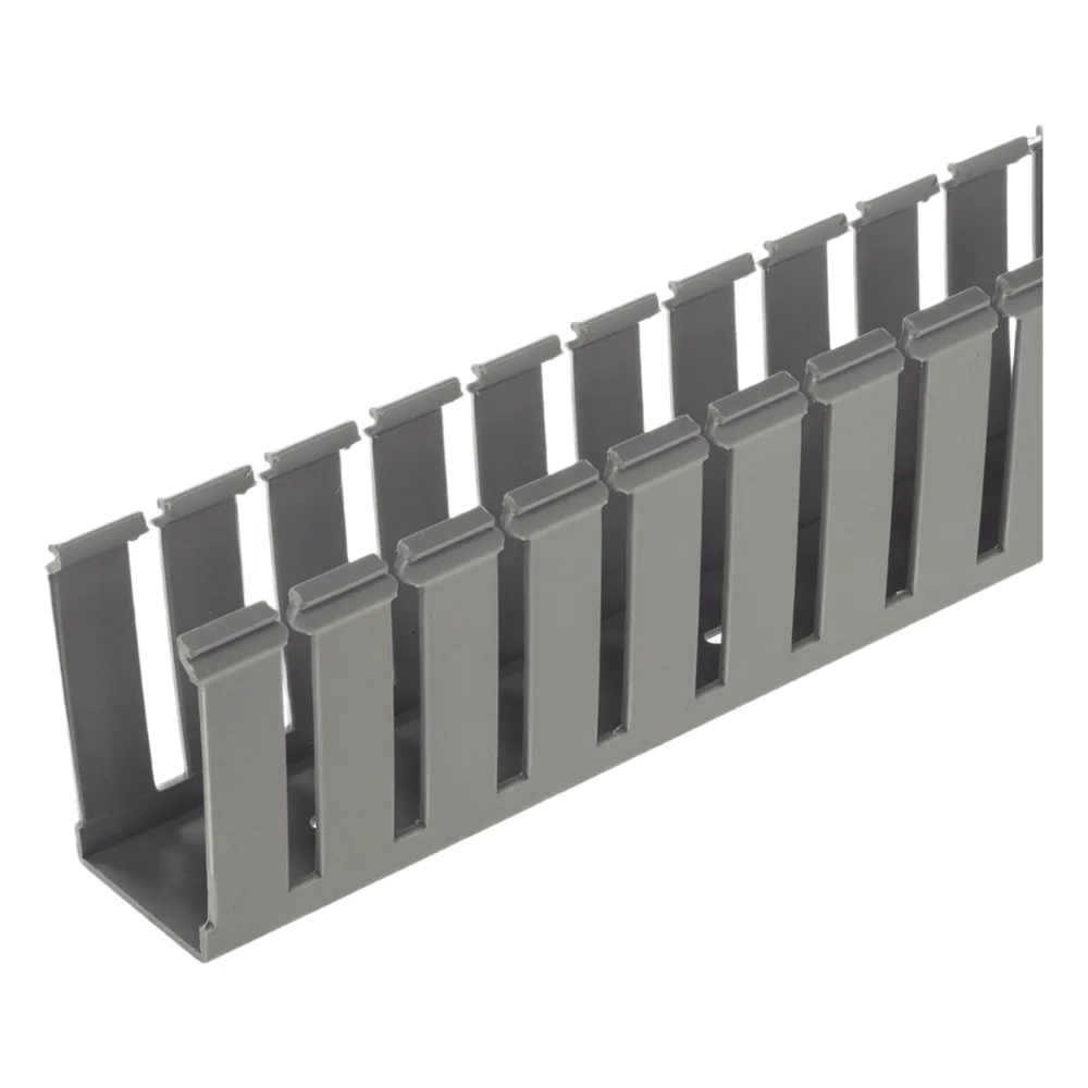 Canaleta Ranurada de PVC sin Tapa, Tipo G, 2.25 in de Ancho, 2.12 in de Alto y 1828.8 mm de Largo, Color Gris