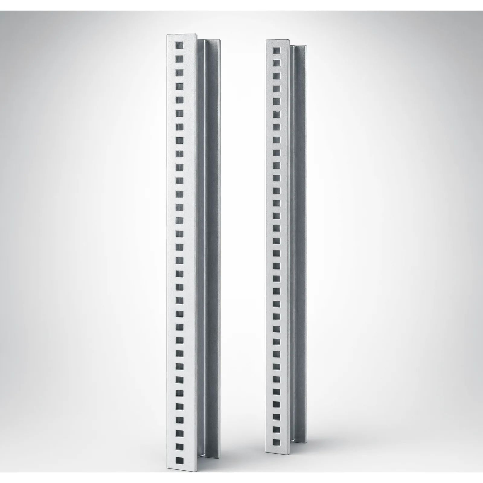 Ángulos de Rack ProTek / 19 UR / Agujeros Cuadrados / 33.25 in (845 mm) / Acero Dulce Galvanizado / Compatible Gabinetes 36 in