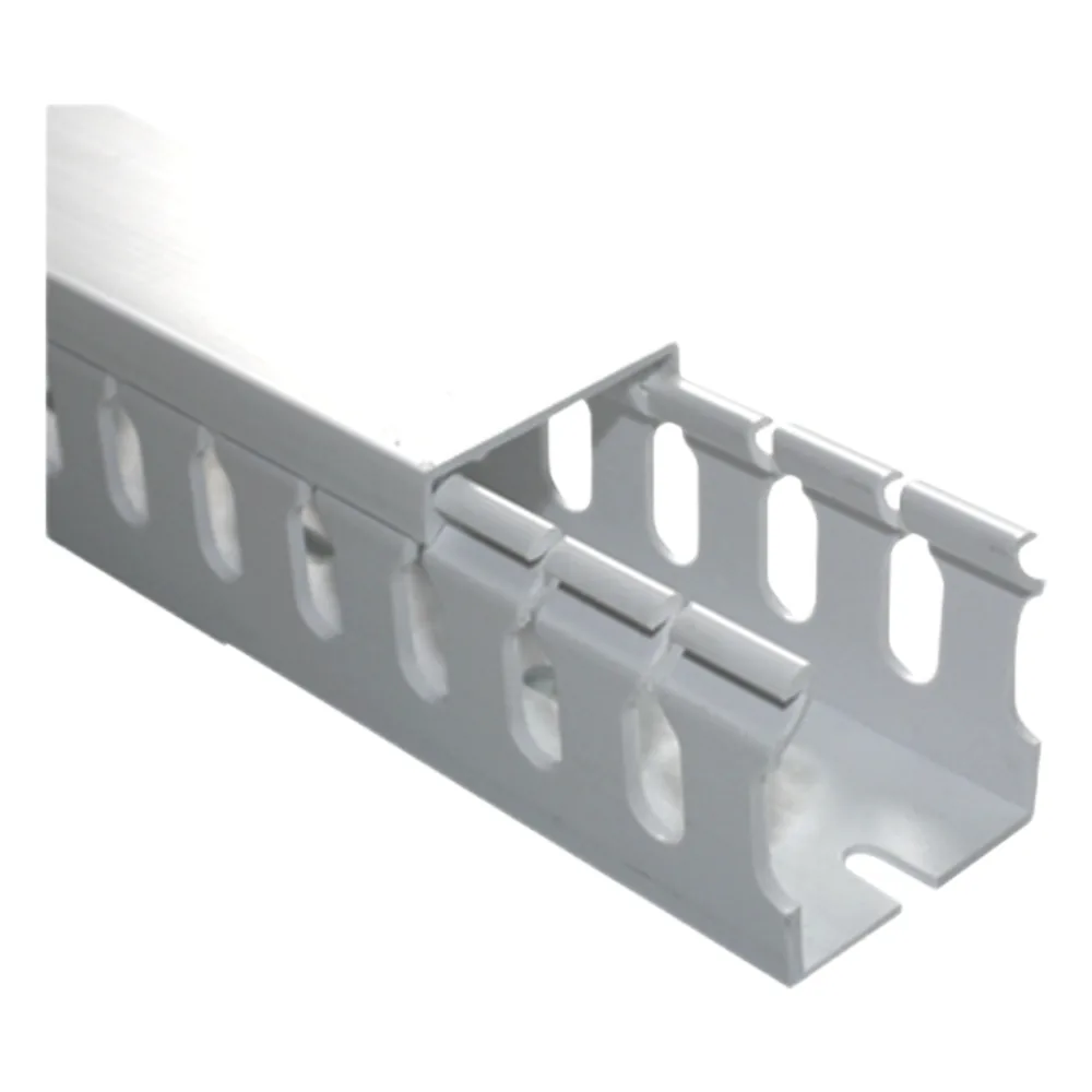 Canaleta ranurada con tapa blanca, de PVC auto extinguible, 40 x 40 x tramo 2m.