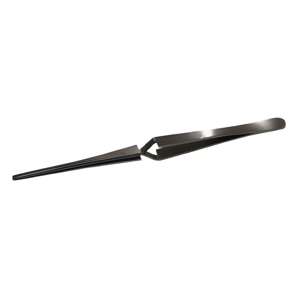 Tenaza autosujetable y antiderrapante, de puntas con estrías, 6 1/2" (16.5 cm) de largo.